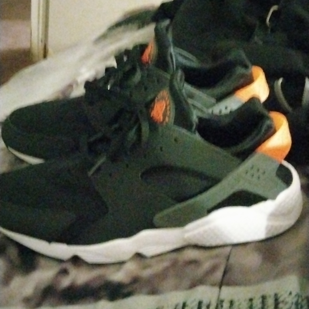 Nike Huarache men shoe 10.5 black and orange